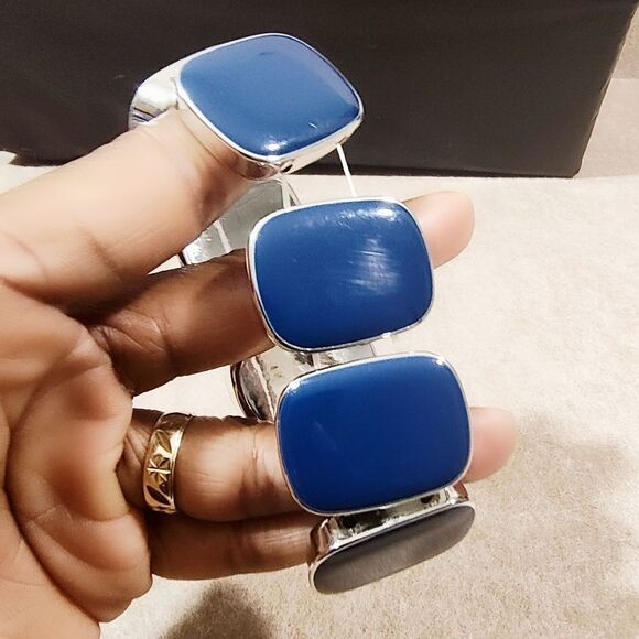 Elegant Silver and Blue Stretch Bracelet - Picture 4 of 4